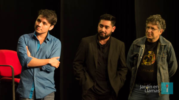 José Manuel Hidalgo, Gilberto Loredo (director de la lectura) y Jaime Chabaud en la plática posterior a la lectura de "Bajo el signo de Tespis"